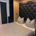 Deluxe 4* ميونيخ