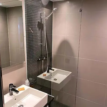 Deluxe Hotel