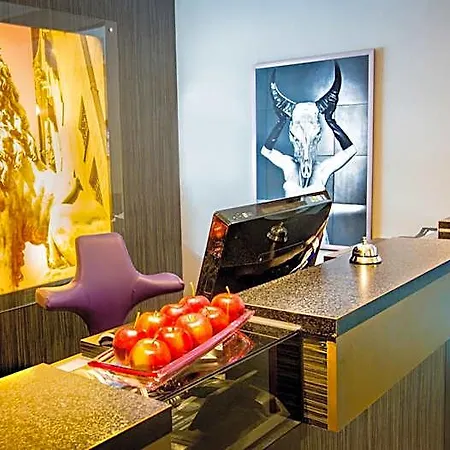 Hotel Deluxe