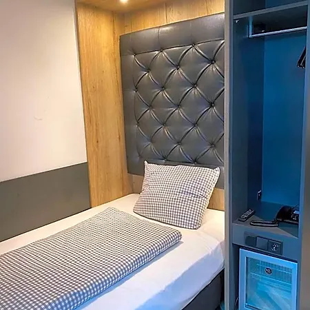 Deluxe 4* München