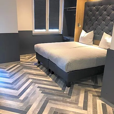 Hotel Deluxe