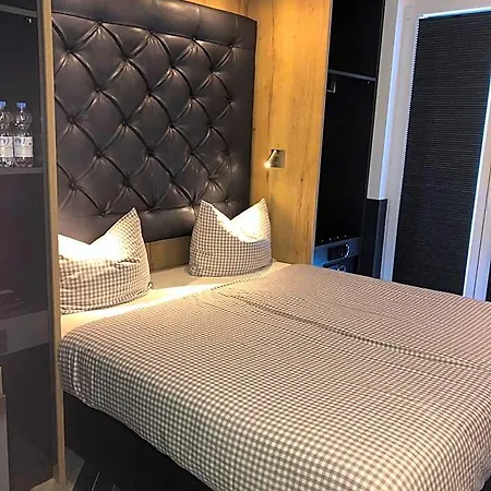Deluxe 4* München