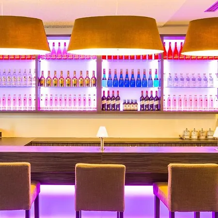 Deluxe Hotel