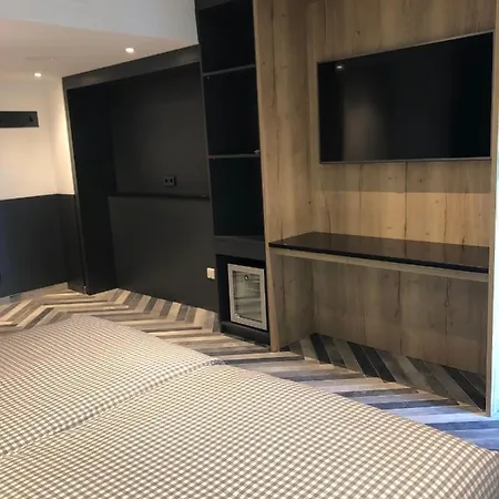 Hotel Deluxe