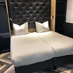 Hotel Deluxe